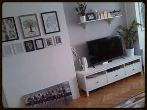 Rámečky jsou poloprázdné, čekáme až budeme kompletní :-) Obraz je naše srdcovka, ale zatím jsme nenašli pro něho správné místo....