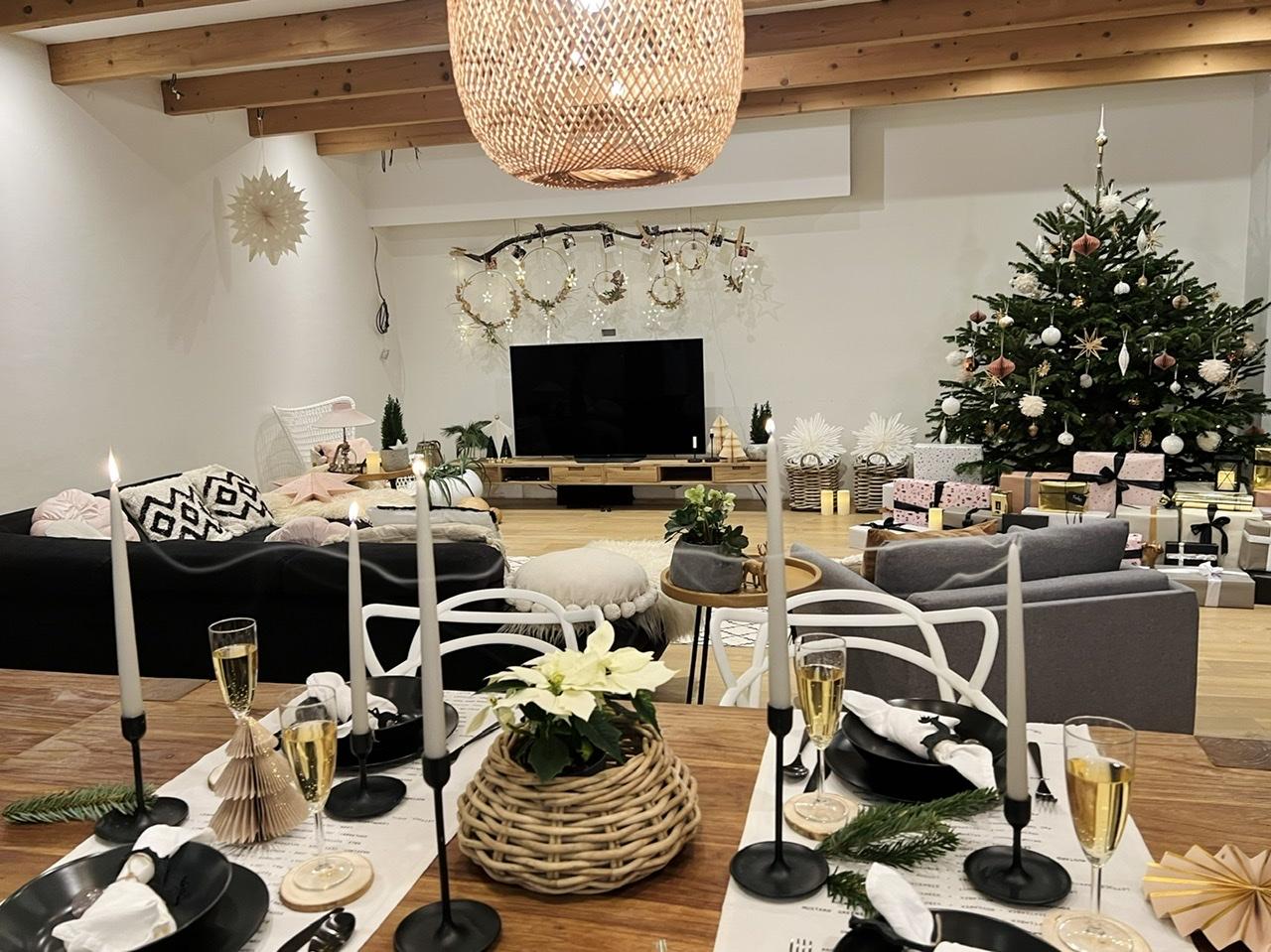 Naše L-ko 2023 - Obývačka, jedáleň - vianočný večer a stolovanie.