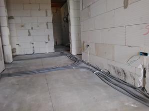 Začali sme robiť elektriku