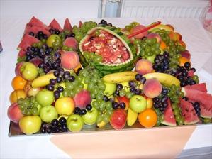 Takýto FRESH-stôl určite budeme mať,keďže máme svadbu v lete.Akurát tam chýbajú ešte limonády