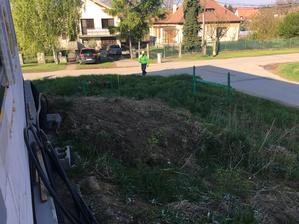 Začína etapa oporný múr :)