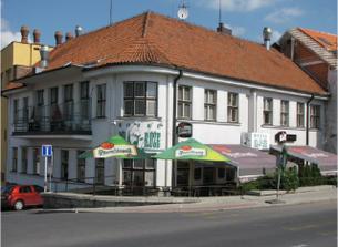 Tady bude hostina