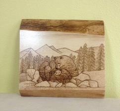 Dokončené :)Vypaľovaný obraz. Materiál- buk, povrch- lakovaný. Rozmery: hxšxd: 19 x 21 x 22,3 cm . Ak by mal niekto záujem, dajte vedieť :)