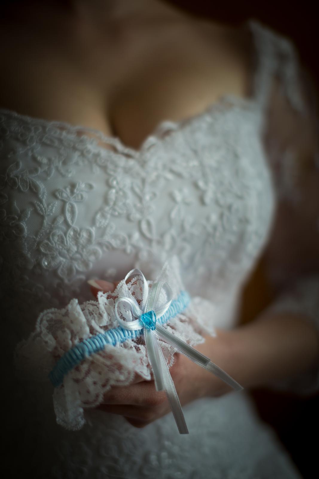 Bílé svatební šaty - Obrázek č. 2