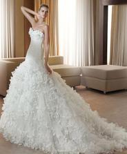 fantastica 2011 pronovias (na obrazku krasne v skutocnosti stal za pozornost len dekolt )