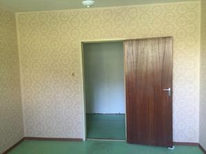spálňa s pohladom na šatník/chodba