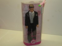 Mám aj svojho prvého Kena :-) už len nájsť dlhú brunet Barbie ako Arwen