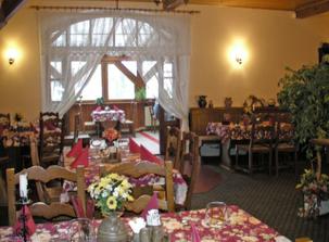 Hostina - pohled na vstup ze zahrádky