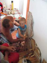 Adamko pomaha vsade