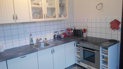 Cerveny stojan je na mieste len chce to este dake korenicky vymysliet :-)