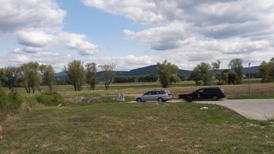 konecne je pozemok naaas :-) takyto budeme mat vyhlad na hory, rieku a zrucaninu hradu