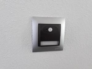 Step lights - najviac sa im tesi dcerka, ked beha po chodbe po tme a same sa jej zazinaju :-)