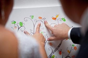 svadobný strom s odtlačkami
