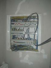 elektro- manžel si zapojoval sám, snad je to dobře... mělo by být když je elektrikář,že....
