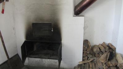 a pec z druhé strany