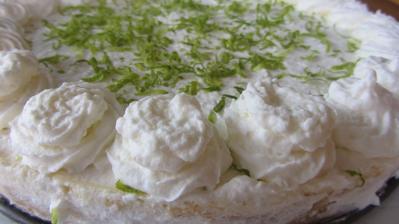 limetkový cheesecake se šlehačkou