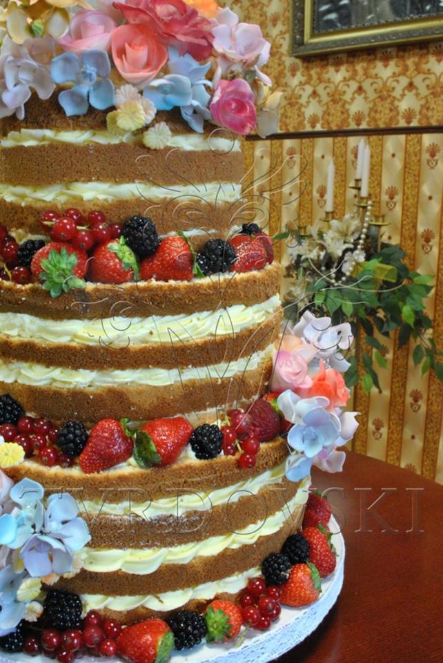 Naked wedding cake alebo nahá svadobná torta v prevedení 