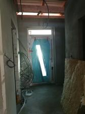 Chodba (19.8.17) / zateplení stropu