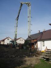 ...samozřejmně švingem.Beton+šving dovoz polsko...1m3=1800kč včetně dopravy