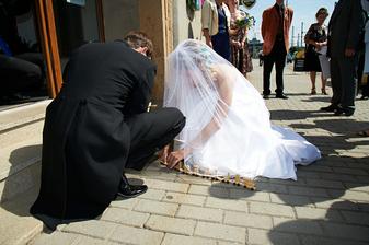 První překvapení na svatbě