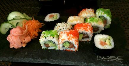 California special - selekce z Sushi pointu, měli 25% slevu, ale upřímně první 3 kusy mi docela chutnaly, ale po čísle 6 se mi začalo už dělat nevolno, takže jsem ráda, že jsem ochutnala, ale už asi nikdy, jedině ochutnat od někoho 1,2 kusy to jo:D