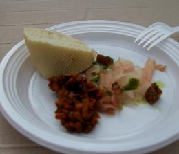 Sušená domácí vepřová kotleta, želé z hrubozrnné hořčice, houbový tartar, crostina - kotleta dobrá, tartar fuj fuj