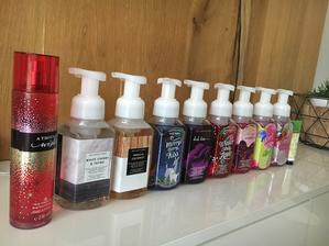 S jednou milou holčenou z Austrálie jsem udělala výměnný obchod, já jí yankee candle ona mě Bath and body works ♥