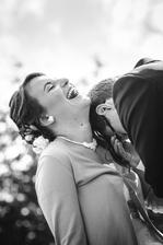fotograf: tvarte sa aspon chvilu romanticky...a takto to dopadlooo...