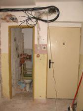 ...WC, vchodove dvere...a kable..