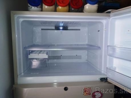 Chladnička s mrazničkou Sharp Plasmacluster - Obrázok č. 1