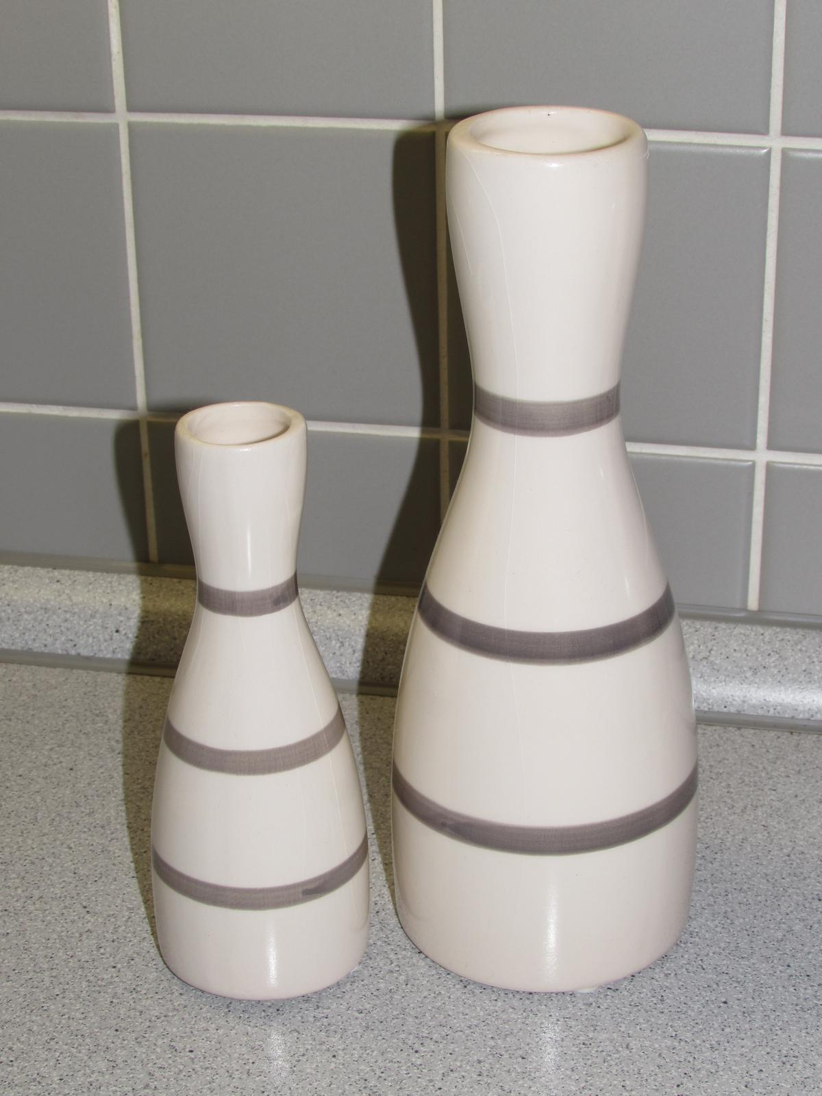 Vázy šedobílé pruhované - Obrázek č. 1