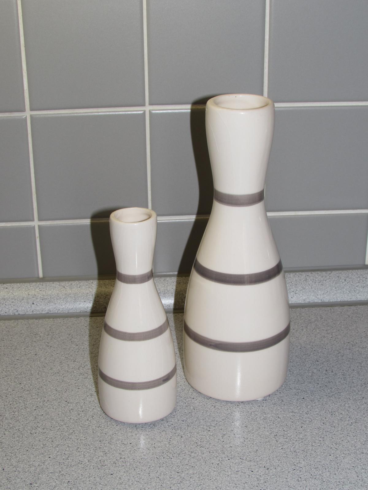 Vázy šedobílé pruhované - Obrázek č. 2