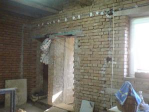 Takto se budovala kuchyň+vstup do koupelny a na WC