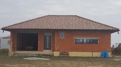 Uz sme pokrocili - okna a dvere nahodene, este pockat tyzden na garazove dvere ;)