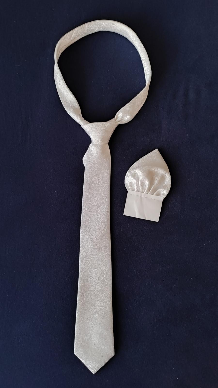 bílá svatební kravata s kapesníčkem - Obrázek č. 1