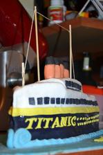 Kubánský "Titanic" dort - čokoládový korpus, banány + pařížská šlehačka