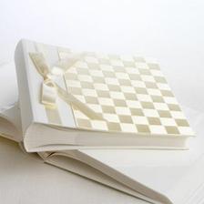 krasne fotoalbum, snad sezenu taky nejake takove a ne ty preplacane co sem zatim videla...