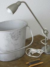 ulovky z dnesniho blesaku ... lampu jsme prinesla domu funkcni a pak ji krasne rozbila ... snad z te slamastyky obe vyvazneme ...