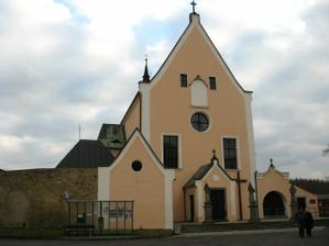 Klášter zvenčí