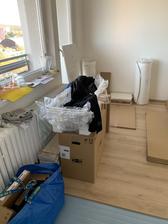 veľká donáška z IKEA v polorozrobenej izbe - priniesli mi kuchyňu, posteľ, madrace a skriňe do chodby