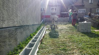 príjazdová cesta a vstup na pozemok