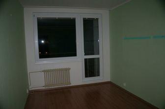 Ložnice (a vstup na balkon) - původní stav...
