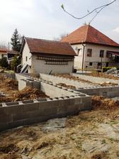 19.04.13 - hotovoooo .. za jedeň deň uložené .... sobotu 20.04.13 - ideme zalievať :)