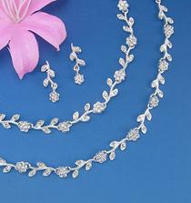 krásné nahrdelníčky, http://www.bridalfashionmall.com/jewelry/jewelrysets.html