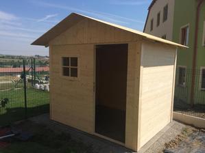 uz vidim pod tym oknom nejake ruze alebo hortenzie :)