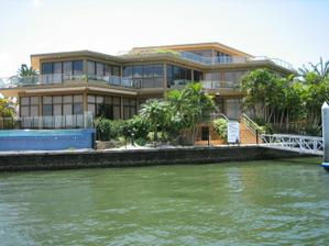 fotil som na lodi nedaleko Brisbane