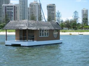 fotil som na lodi nedaleko Brisbane