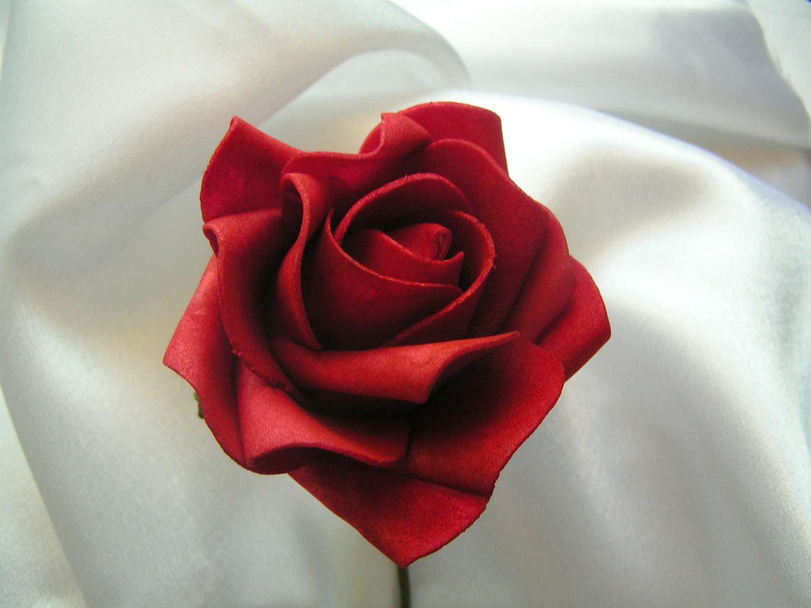 Tmavě červená pěnová růže - 7 cm - Obrázek č. 1