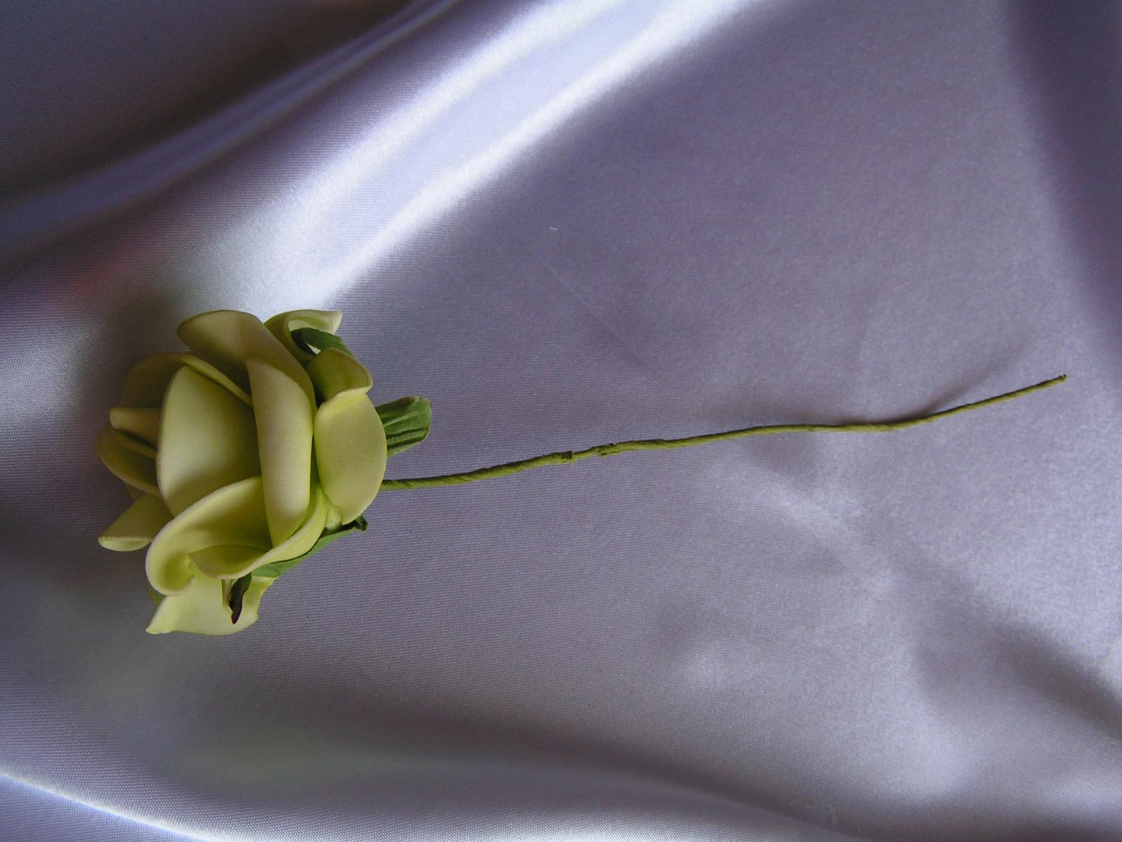 Světle zelené pěnové růže - 7 cm - Obrázek č. 2