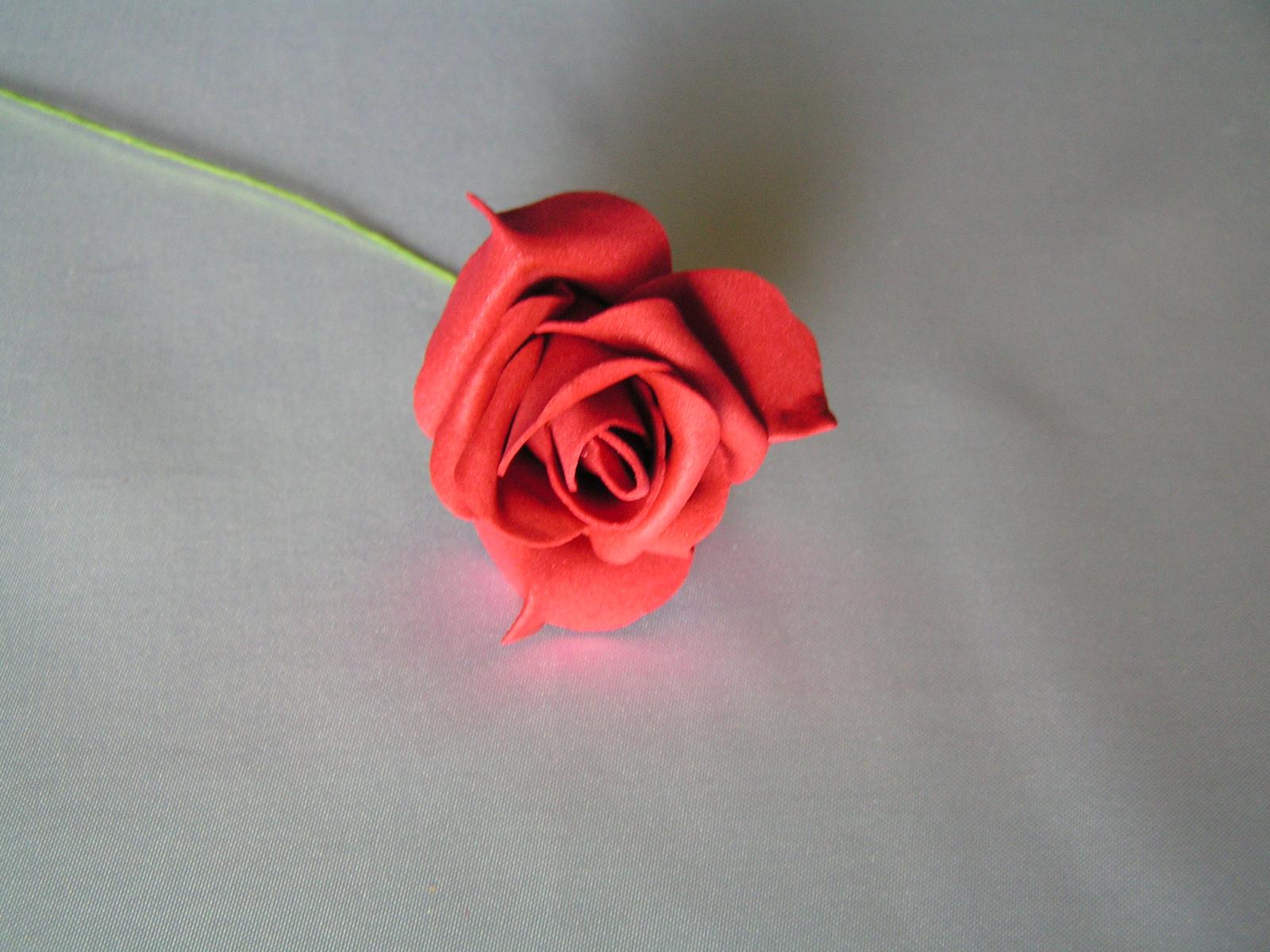 Tmavě červené pěnové růže 7 cm - Obrázek č. 2